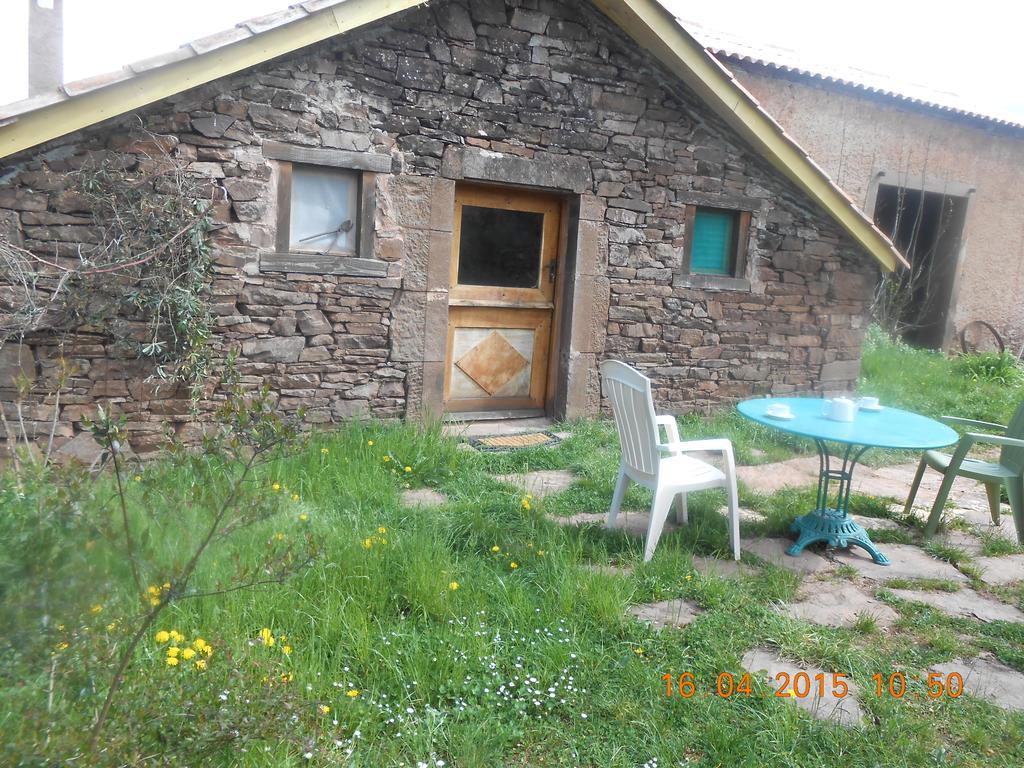 Gite Des Monts Saint-Izaire Екстер'єр фото